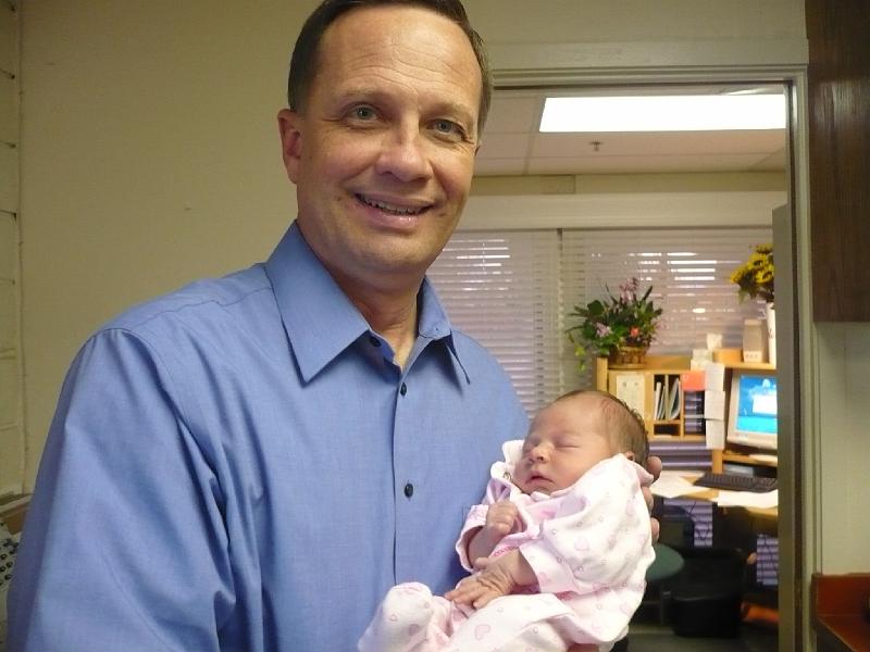 Hailee6th24 008.jpg - I take a trip to church and meet: Pastor Ted